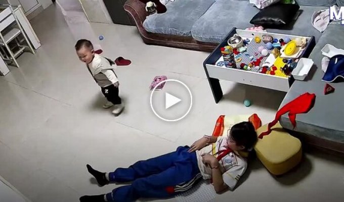 Сестра вчасно спіймала брата