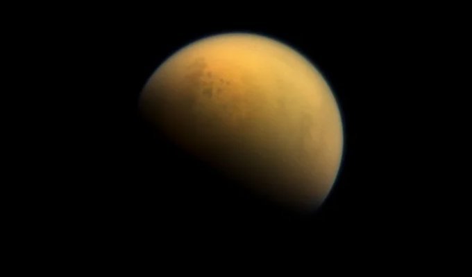 Titan: a world of dunes, hydrocarbon seas, and a subglacial ocean (5 photos)