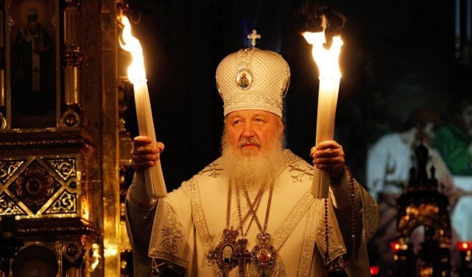 Патриарх Кирилл призвал храмы отказаться от покупки "левых" свечей (6 фото)