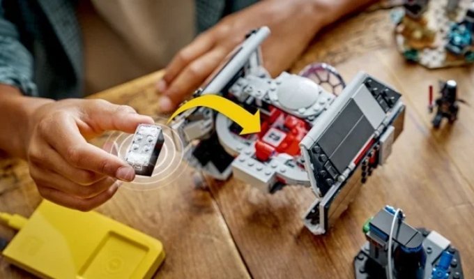 LEGO анонсировала «умный» кубик, который оживляет наборы (2 фото + 2 видео)