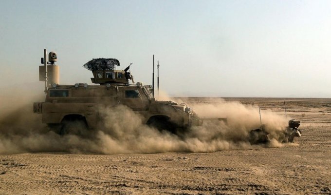 Поиск самодельных взрывных устройств в Афганистане (35 фото)