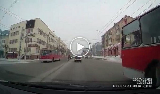 Впечатлительный водитель проспал опасность на дороге (маты)