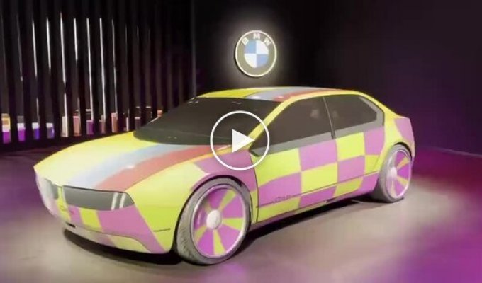 BMW showed the concept of the Vision Dee sedan, which changes color