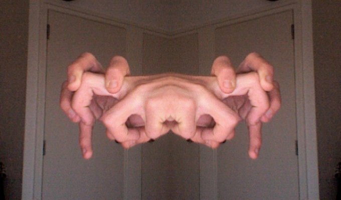 Иллюзия с руками и зеркалом (42 фото)