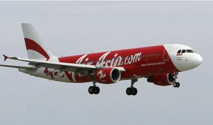 В небе над Индонезией исчез малазийский самолет (10 фото)