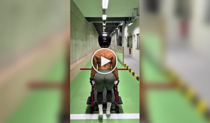 Тренировка с утра для красивой девушки