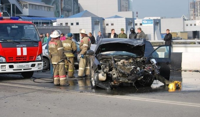 Жесткая лобовая авария в Челябинске (8 фото + видео)