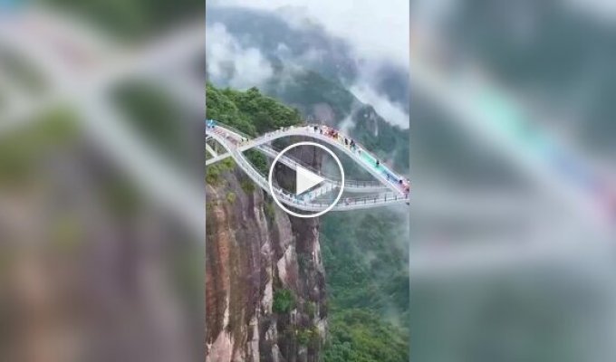 A spectacular bridge in China