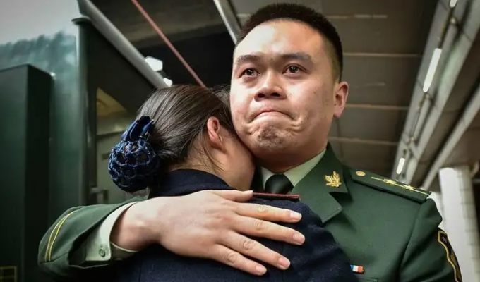 In China, any man will be imprisoned and deprived of everything if he breaks up a “military marriage” (3 photos)