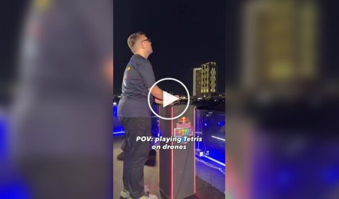 У Дубаї зіграли в найбільшій у світі «Тетріс»