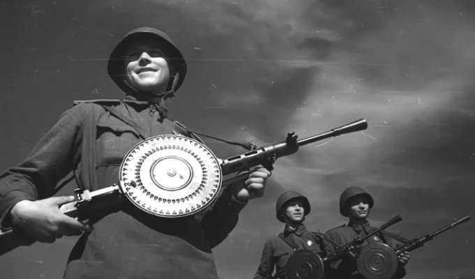 Топ-10 странных военных изобретений, которым было не суждено попасть на вооружение (11 фото)