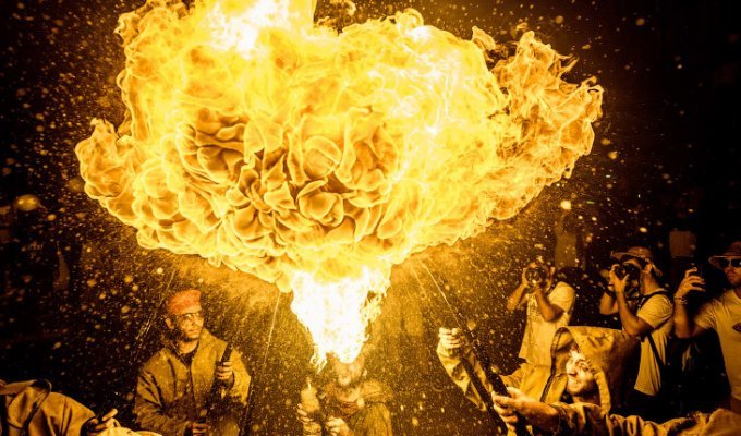 Огненная феерия на испанском празднике Санта-Текла (12 фото)