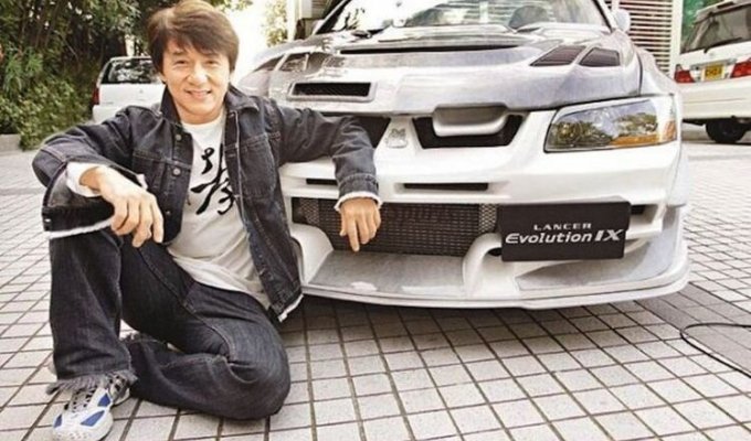 Дружба Джеки Чана с японским автопроизводителем Mitsubishi (6 фото + 1 видео)