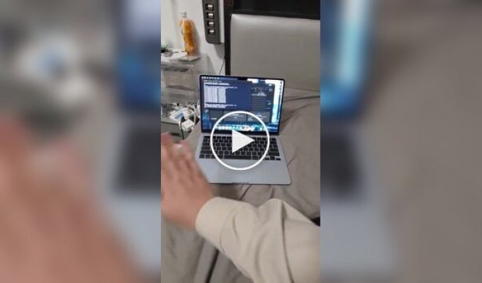 Разработчик научил Mac стонать при ударах по нему