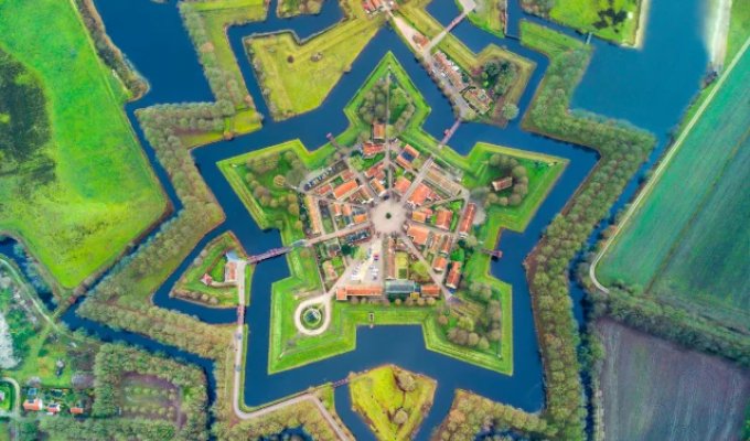 Форт Бауртанге (8 фото)