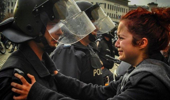 Фотографии бунтов и протестов 2013 года (12 фото)