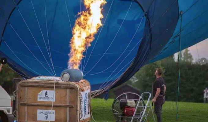 170 kg in the air: the world's first flying sauna took to the skies in Finland (2 photos + 1 video)