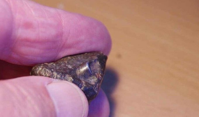 Elements of a spaceship in a meteorite? (2 photos)