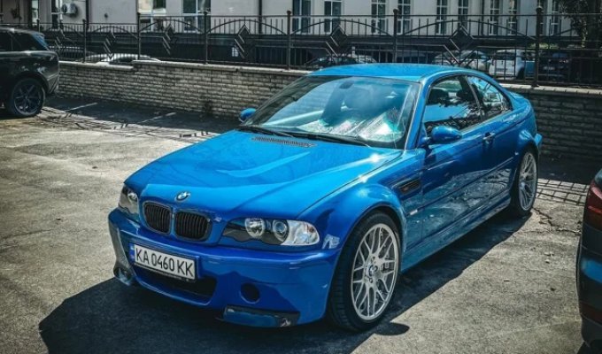 A rare BMW M3 CSL sports car was spotted in Kyiv (3 photos)