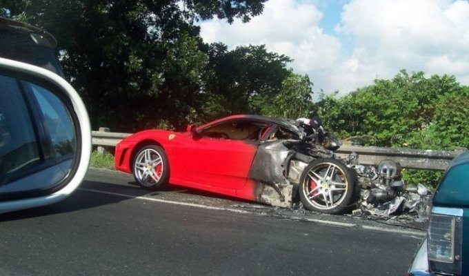 Пожар Ferrari (5 фото)