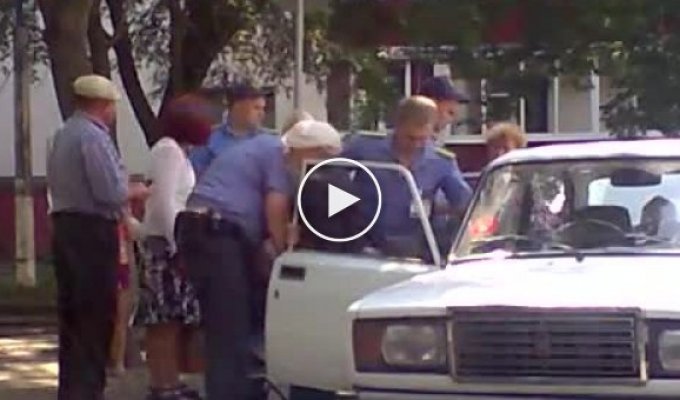 Жесткая облава милиции на белорусских пенсионеров