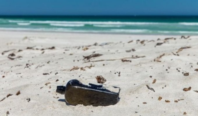 Послание из прошлого в бутылке у берегов Австралии (4 фото)