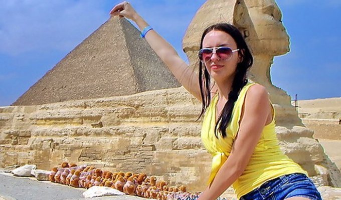 Эротический видеоролик на фоне египетских пирамид стал причиной громкого скандала (5 фото)
