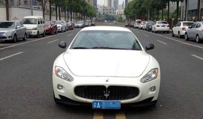 Необычный способ парковки в Китае (6 фото)