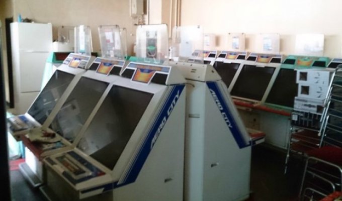 Японка нашла в купленном доме десятки игровых автоматов из 80-х (7 фото)