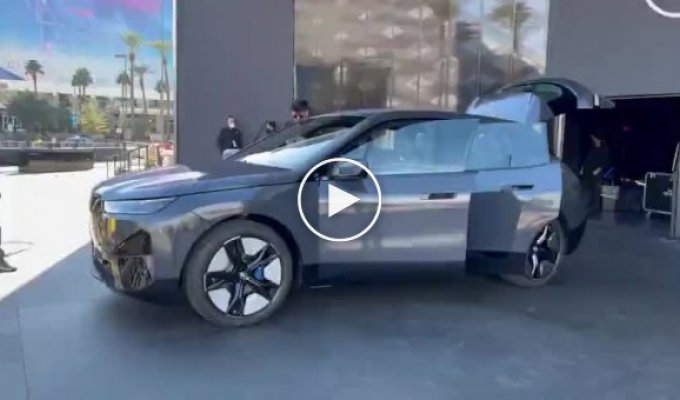 BMW показала на CES 2022 электрический iX с инновационной схемой окраски