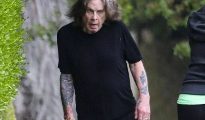 Pictures of Ozzy Osbourne suffering from Parkinson's disease have been published on the Web (6 photos)