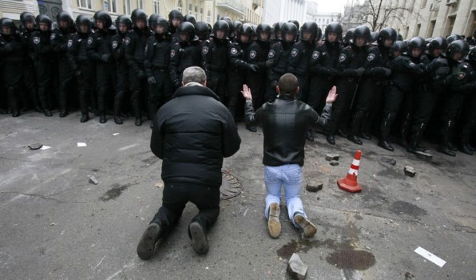 Впечатляющие кадры украинских протестов (30 фото)