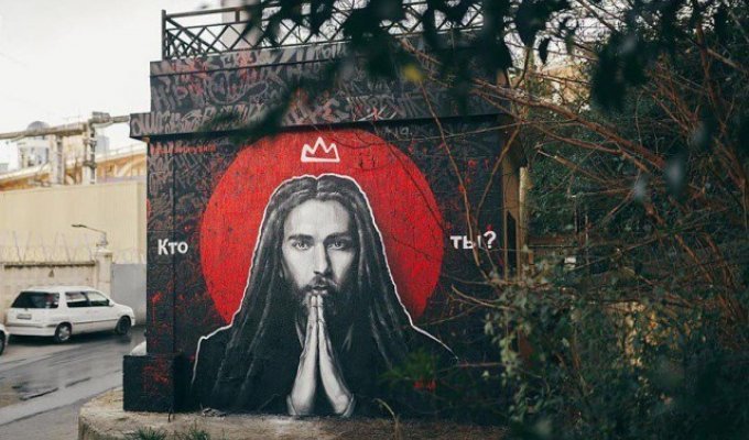 В Сочи появилось граффити в память о Кирилле Толмацком (Децл) (2 фото)