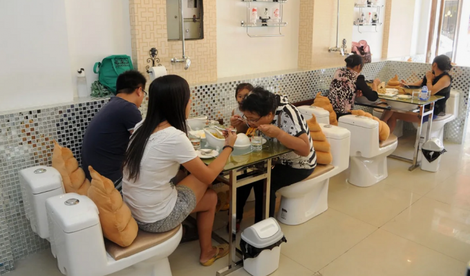 В Южной Корее туалеты платят за то, что ими пользуются (7 фото)