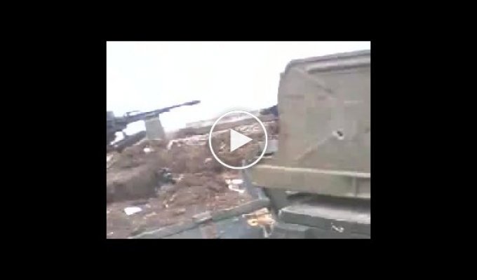 В сети появилось видео боя, в котором было уничтожено пять российских танков Т-64 и Т-72