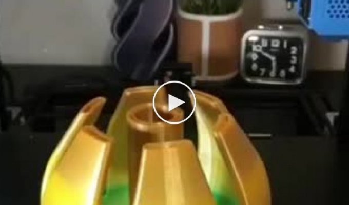 Залипательное видео создание вазы с помощью 3D-принтера