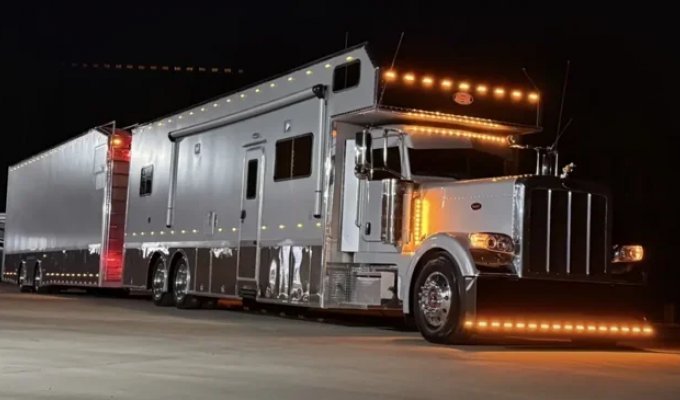 A mobile home with a trailer-auto repair shop put up for sale for 850 thousand dollars (11 photos + 1 video)