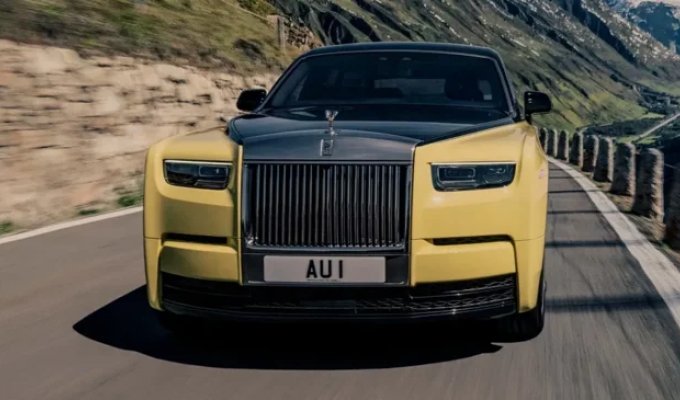 Rolls-Royce представил Phantom со слитком золота в салоне (20 фото)