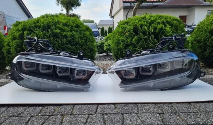 Used Bugatti Chiron headlights valued more than a new Porsche 911 (7 photos)