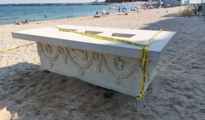 Used instead of a table: a tourist found an ancient Roman sarcophagus in Bulgaria (2 photos + 1 video)