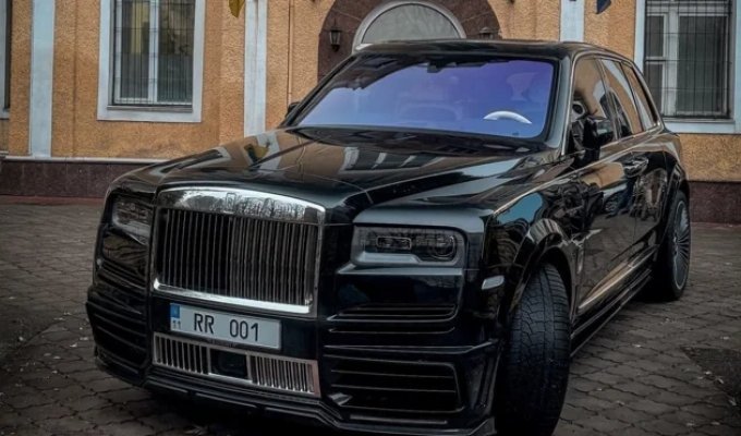 A cool Rolls-Royce Cullinan Mansory was spotted in Ukraine (2 photos)