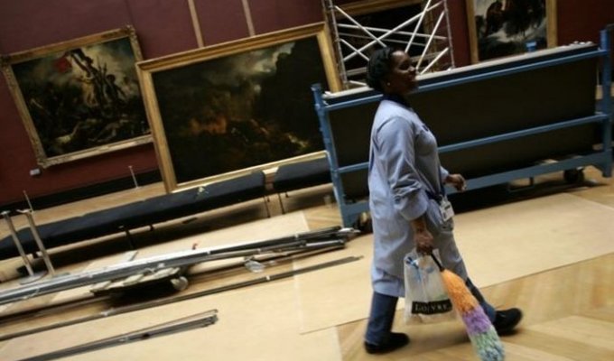 Уборщица выбросила произведение искусства, стоимостью 10 000 евро (3 фото)