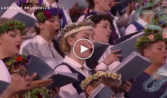 Anthem of Ukraine at the Latvian song and dance festival this year