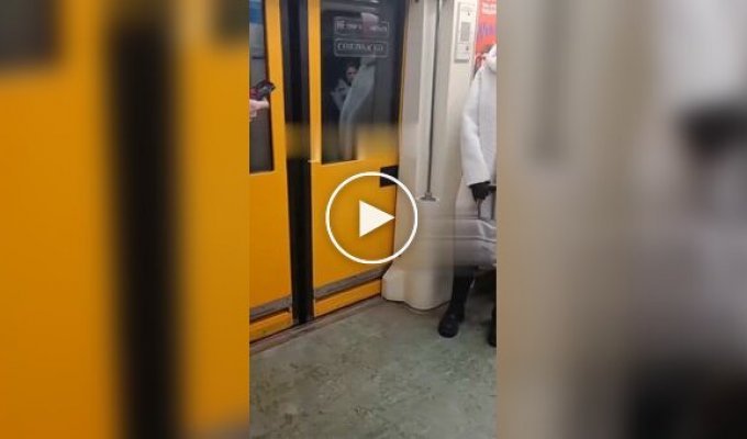 It’s clear why you shouldn’t lean against doors in the metro in Russia