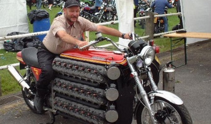 Powerful motorcycle, 48 cylinders 4200 cc (3 photos)