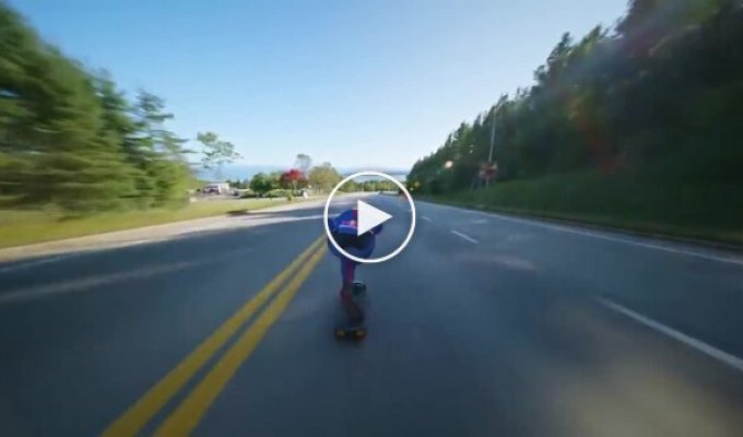 An extreme athlete reaches 151.8 km/h on a skateboard