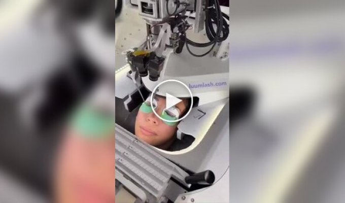 Eyelash extension robot