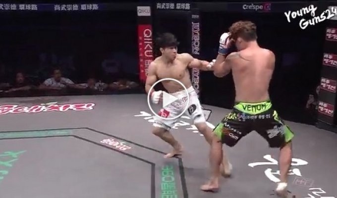 The fighter brutally jumped on his opponent’s head and immediately regretted it
