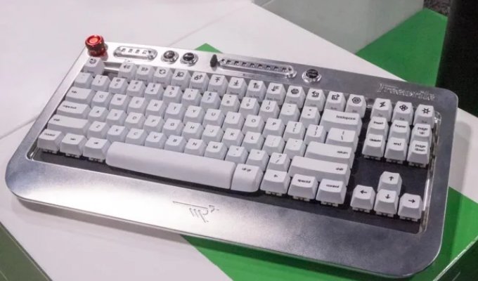 What a mechanical keyboard for writers looks like (5 photos)