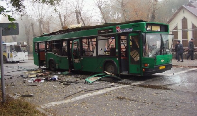 Ужасные фотографии взрыва автобуса в Тольятти. Слабонервным не смотреть